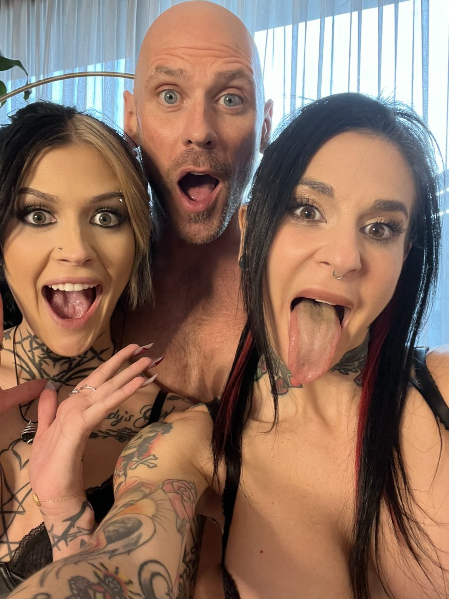 JoannaAngel's tweet photo. Do we make you smile 😇 @hawkhatesyou and @JohnnySins 🙃🔥 https://t.co/xuEUYqf3hx