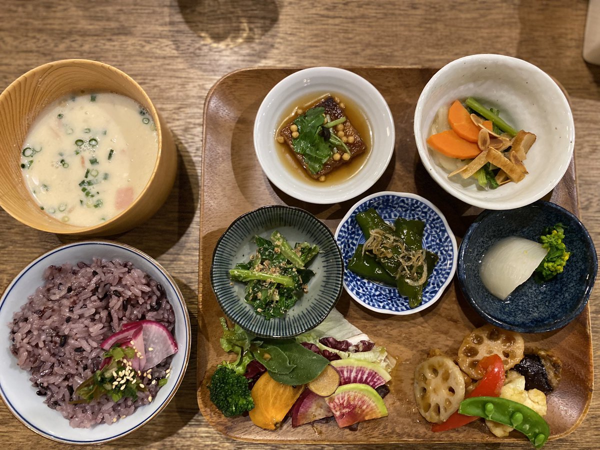 _NaLife's tweet photo. 本日のランチは、 #藝育カフェ #サンカクさん で、さんかくごはん☆どの品も美味しい。

#nara #奈良のご飯屋さん #ランチ #奈良 https://t.co/MJ0yujflyb