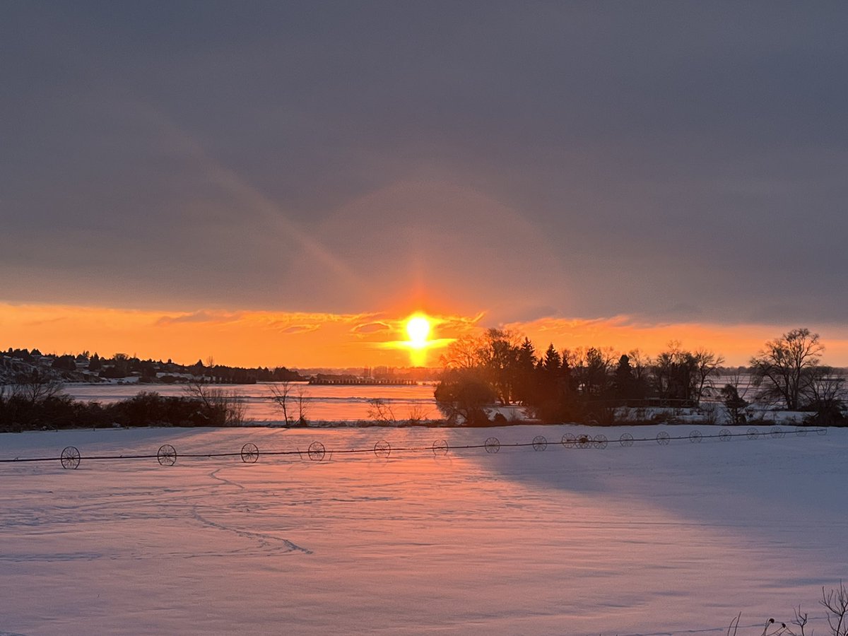ToddKunzTV's tweet photo. Short on daylight, only 4 miles today and had to use the spikes all the way. Fun though. #run #running #runner #winterrun #winterrunning #winterrunner #justrun #runforfun #runforhealth #runforlife #sunset https://t.co/5q8II4n8Ji