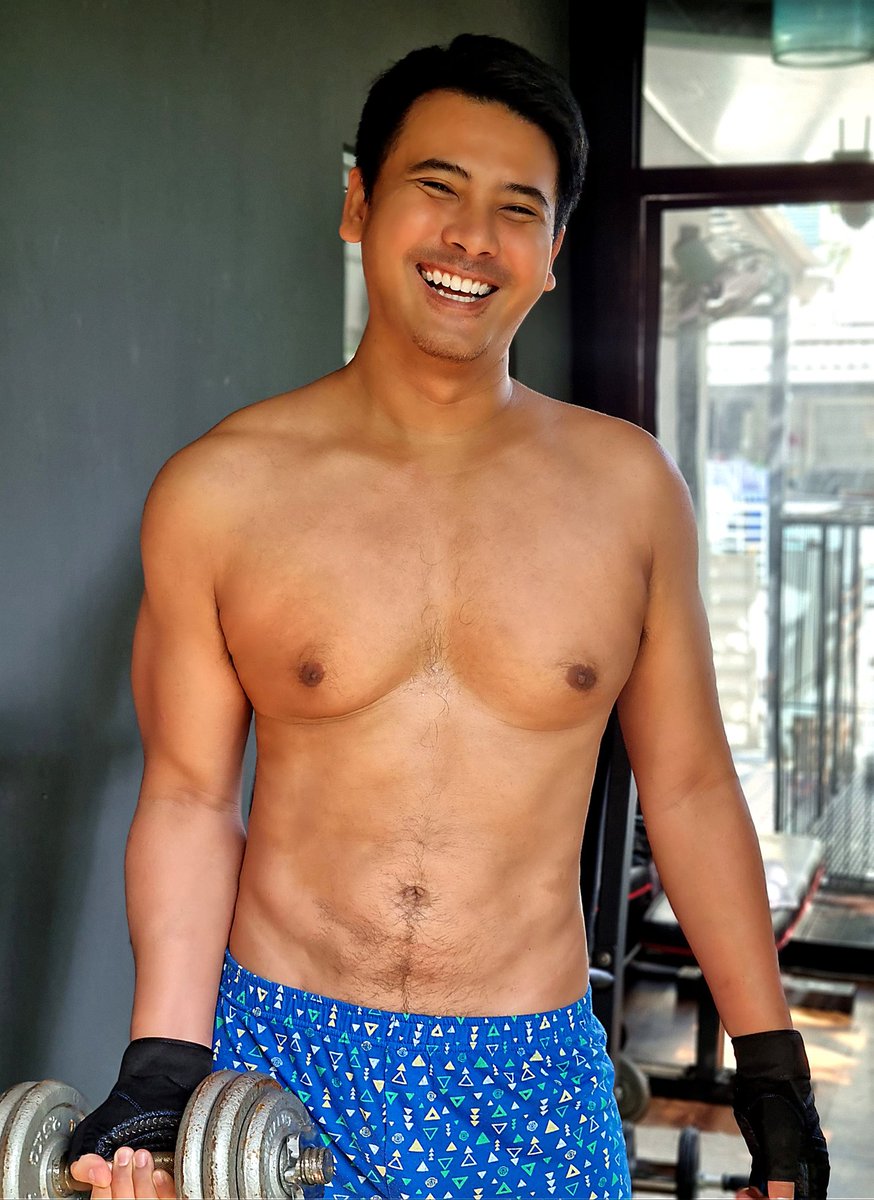 blackguy2520's tweet photo. ก้าวสู่วัยเลข 4 อย่างสดใส #ถ้าอยากได้อั่งเปา ต้องไปเอาที่ห้องใคร🤣🤣 https://t.co/ft8GFiqkOL