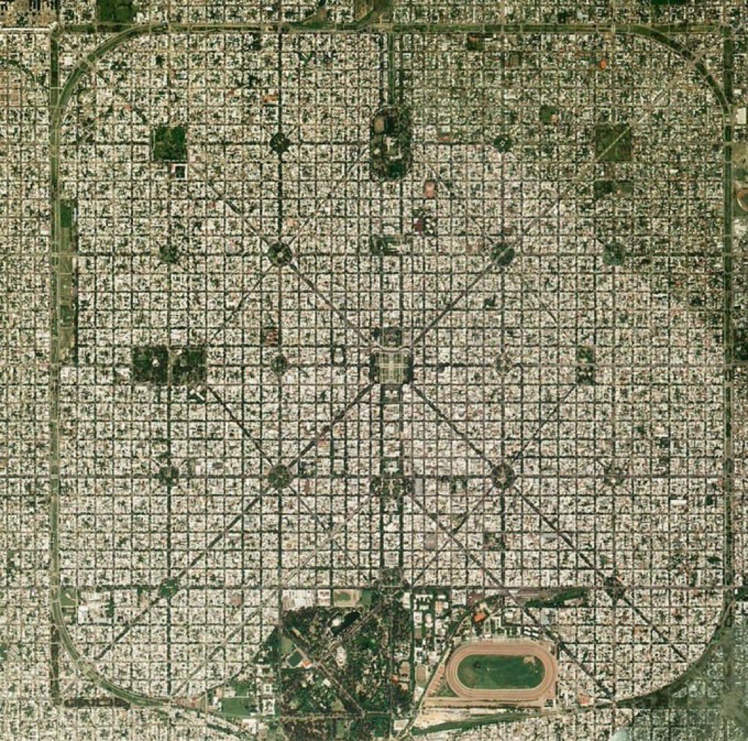 BrentToderian's tweet image. If you’re fascinated by powerful urban patterns, like I’ve always been, you’ll love La Plata, #BuenosAires, Argentina. Thanks, @worldurbanplan. #UrbanPatterns