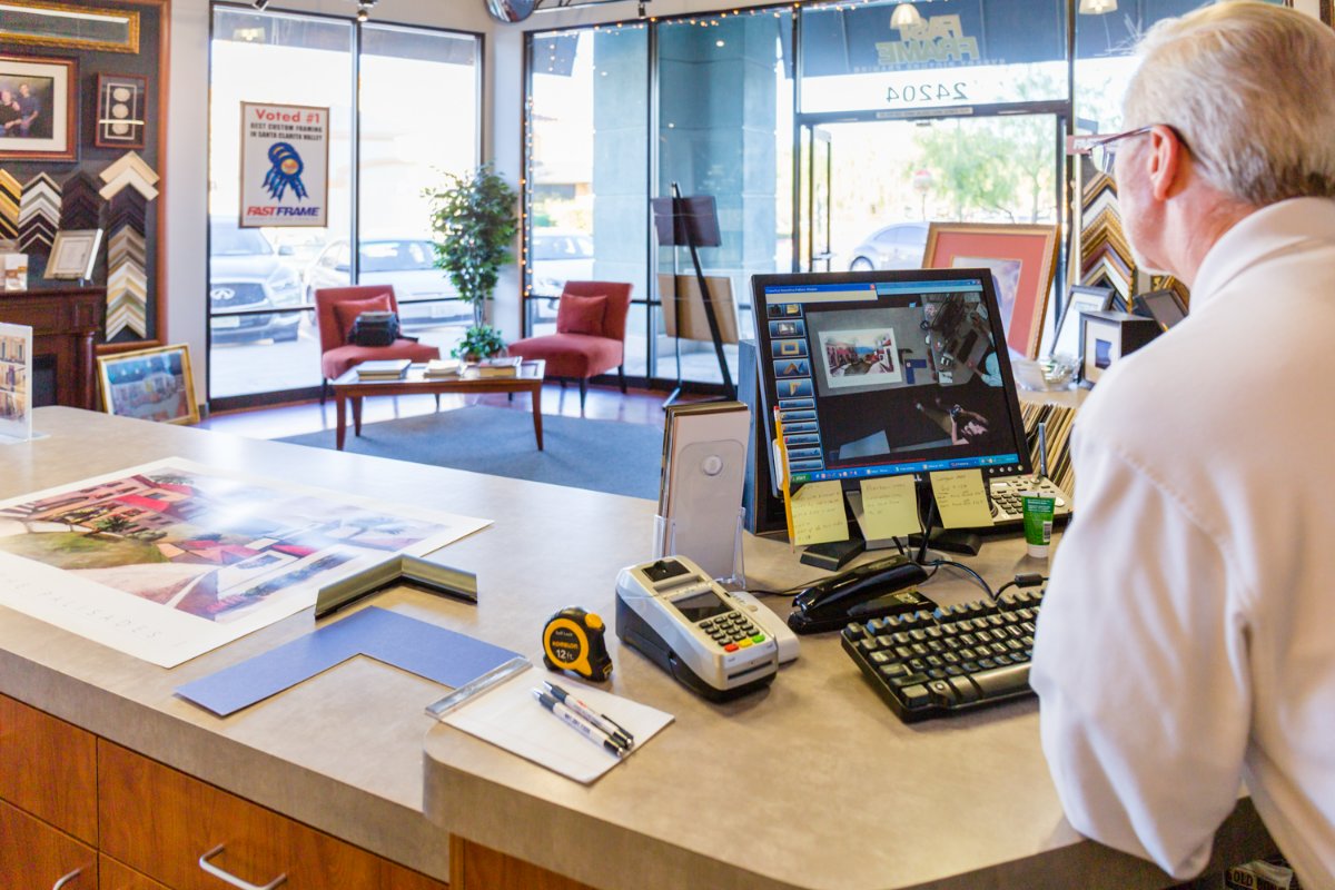 FFrameValencia's tweet image. We know there's no one-size-fits-all solution when it comes to framing, and that's why we treat every custom order with the utmost care.  #FastFrame #ExpertPictureFraming #CommercialServices #ValenciaFraming #CustomFrames