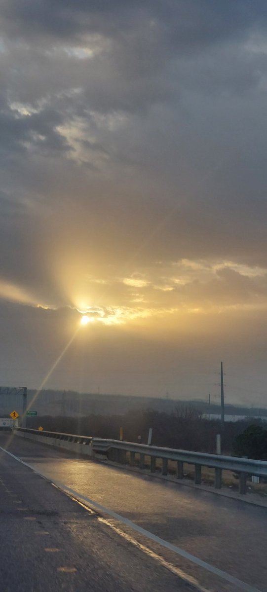 Ubyouu's tweet photo. Gm #messages #sunrise https://t.co/YqpZhLtAt9
