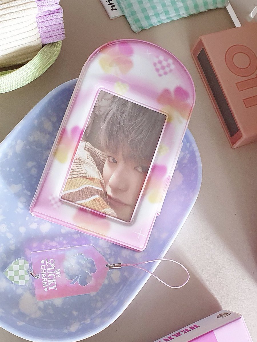 cometscrush's tweet photo. ⭐️ 恭喜发财! ⭐️

GIVEAWAY ALERT! 🚨

To celebrate the Year of the Water Rabbit, we are giving away 1 Love Luck Photocard Holder Book 🍀❤️

• Just like &amp; retweet this post 🐰
• Must be following us!
• Tag your besties 🧧

Good luck! 🥳

📷 by @ourdreamings 🤍 https://t.co/ng9tBQj0NF