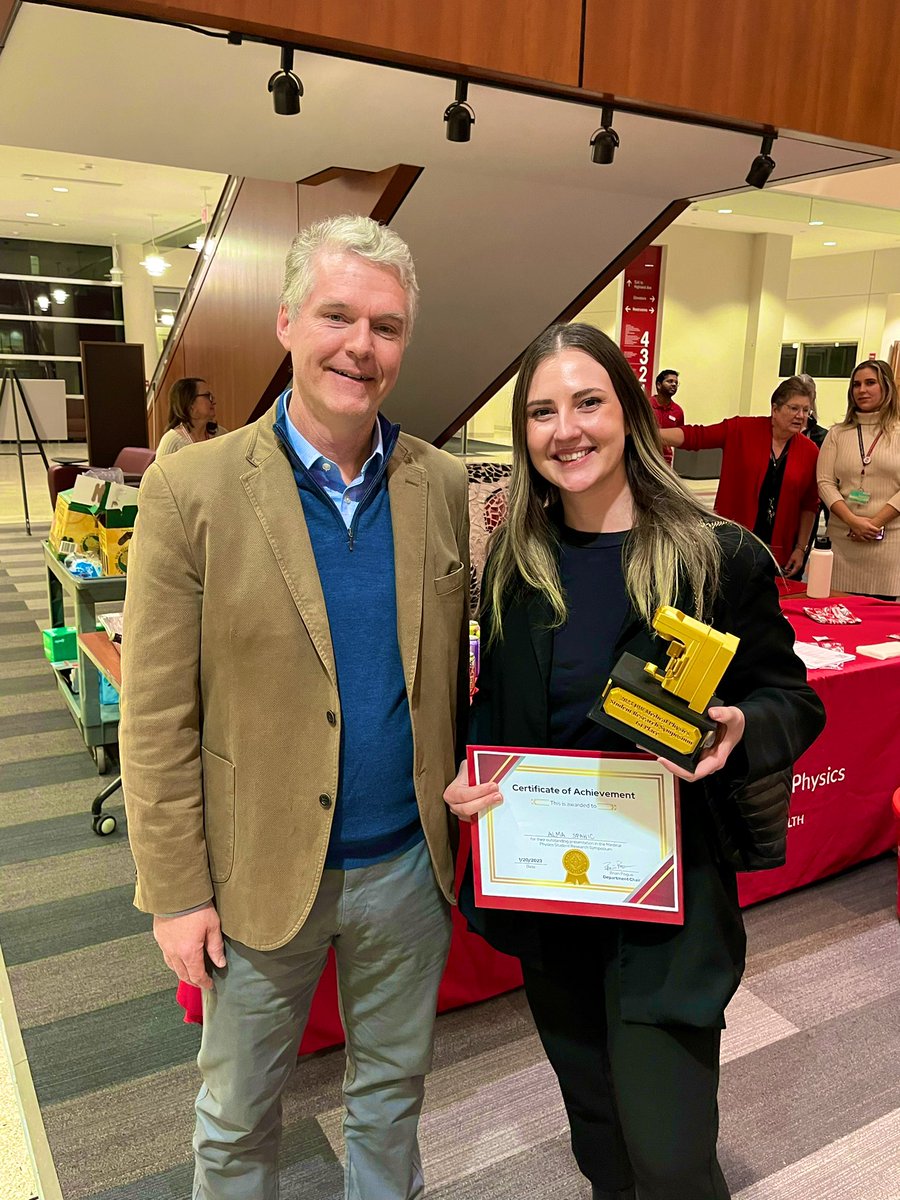 CGlideHurst's tweet image. Check out that amazing #linac award for 1st place!  ☢️  Fun to spend some time out in Madison with visiting faculty @kkbGoBlue  &amp;amp; @joe_culver!