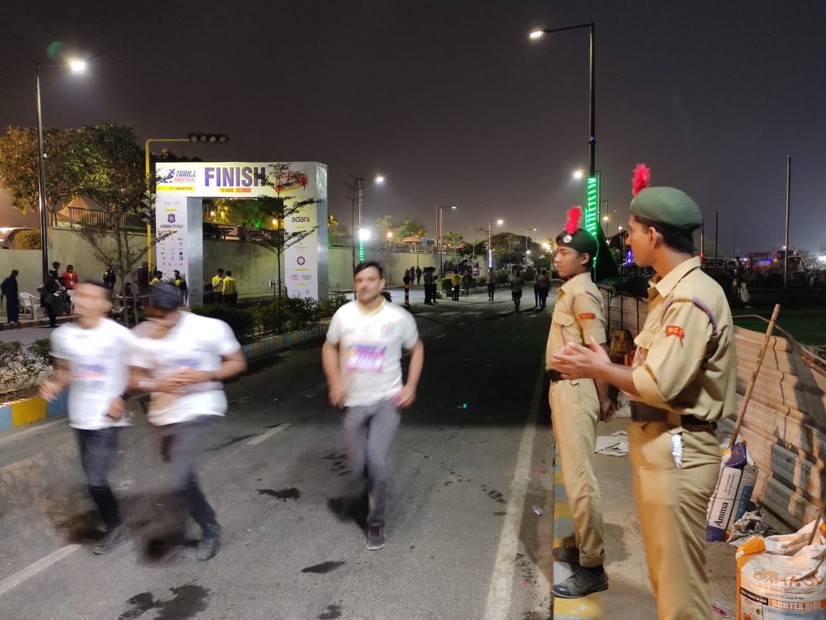 NCC_Dte_Gujarat's tweet photo. #NCCGUJARAT
45 Cdts &amp; Staff assisted in conduct of Thrill Addict Night Half Marathon org by A'bad City Police on 21 Jan at Sabarmati River Front.
452 Cdts &amp; staff of Gp HQ, A'bad also partipated in the event with full josh. 
@DefencePRO_Guj
@HQ_DG_NCC
@GovernerofGuj
@CMOGujarat https://t.co/neF8n8BhlZ