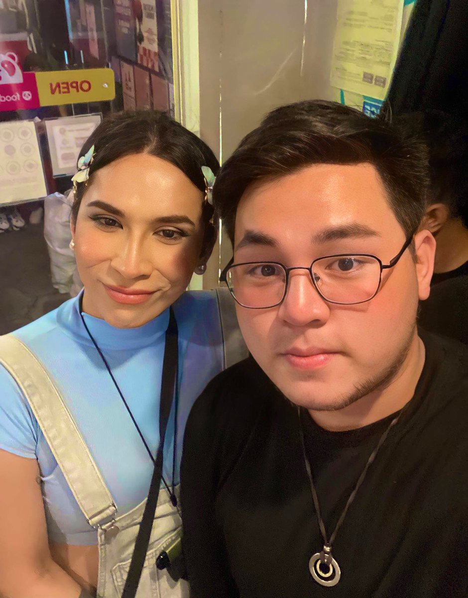 flav_jram's tweet photo. Ang saya last night hahaha. Nastarstruck ang mga bading. Hello po @odashaflop @shewarmarise, and direk @iamrodafrog 😍✨ https://t.co/aKZHKlwX6b