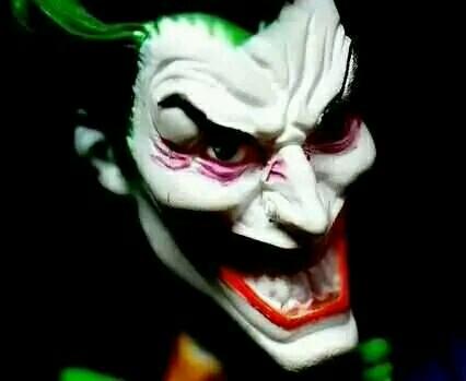 SINTONIA. A estrutura é dividida por 'sintonias' -- como são conhecidos os departamentos da facção. A 'Sintonia Final' é a principal e concentra a alta patente do PCC -- tem membros de diferentes estados, com o objetivo de analisar 'tratativas da organização em âmbito nacional'.