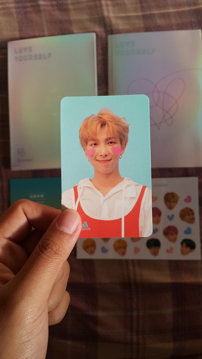 tiniestmark's tweet photo. LFB: Love Yourself Answer ( F version) 1,300 + sf

PH only!

inclusions:
- Rm pc
- the notes
- cd a &amp; cd b
-photobook
-sticker https://t.co/ykyaQjz0q0