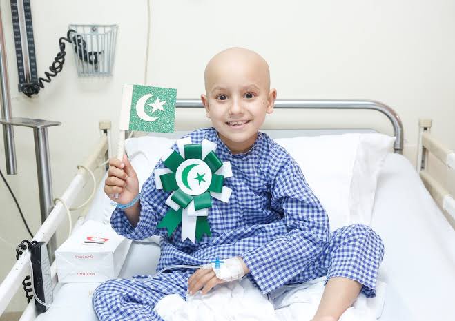 iqrarulhassan's tweet photo. ہاتھ جوڑ کر ایک اپیل !! خدارا شوکت خانم اسپتال کو اپنی سیاستوں اور پوائنٹ اسکورنگ سے دور رکھئیے۔ اتنے بڑے فلاحی کام میں اگر کبھی کوئی انسانی کوتاہی ہوئی بھی ہے (جو کہ میرے نزدیک نہیں ہوئی) تو بھی اس سے مستفید ہونے والے لاکھوں غریبوں کا ہی خیال کر لیں 🙏 https://t.co/fKJKB6lE8B