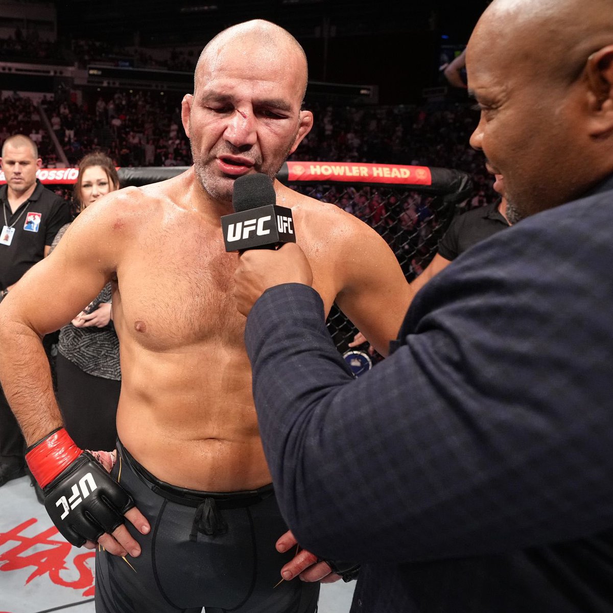 🚨| Glover Teixeira has announced his retirement from MMA.
#UFC283 #UFC #MMA