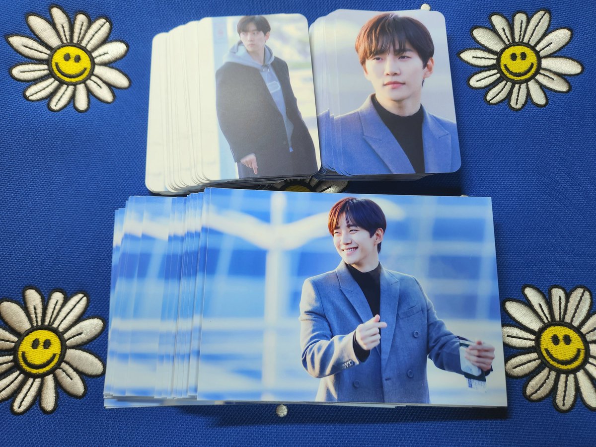 🥳잊탄절 기념으로 소소하지만 인화사진1장+포토카드(양면 인쇄)1장 나눔합니다
1월 25일 13:00~13:30 사이에 학동역 생일카페 커피씨 나눔존에 두고 갈게요☺️
그럼 설날 떡국 잘 챙겨드시구 새해 복 많이 받으세요😍