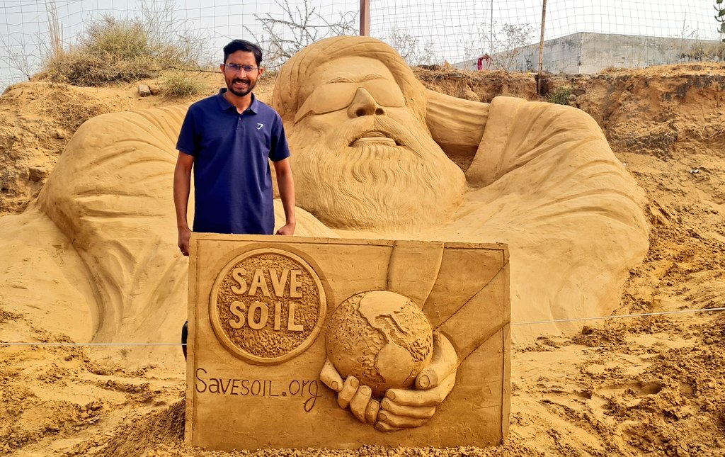 sandartistajay's tweet image. आज मेरी सैंड आर्ट परम आदरणीय @SadhguruJV के द्वारा चलाए जा रहे @cpsavesoil वैश्विक आंदोलन के लिए आप सभी से अधिक से अधिक जुड़ने की अपील कर रही है आओ हम सब मिलकर हमारी धरा हमारी मिट्टी को बचाएं @ishafoundation @IshaUSA #SaveSoilMovement #SaveSoil #SaveSoilSaveLife #sadguru