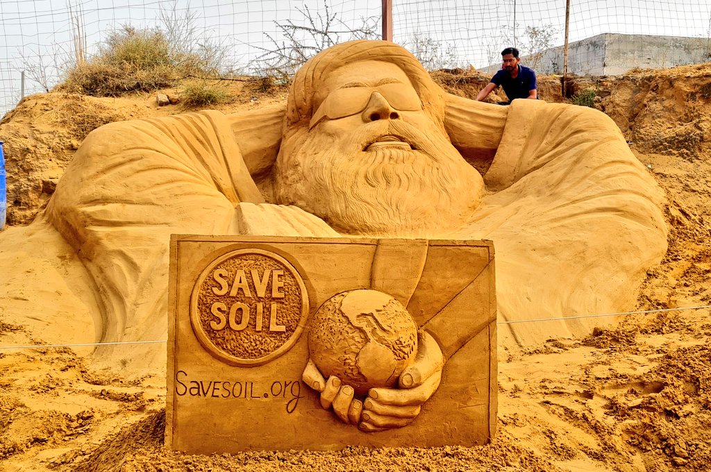 sandartistajay's tweet image. आज मेरी सैंड आर्ट परम आदरणीय @SadhguruJV के द्वारा चलाए जा रहे @cpsavesoil वैश्विक आंदोलन के लिए आप सभी से अधिक से अधिक जुड़ने की अपील कर रही है आओ हम सब मिलकर हमारी धरा हमारी मिट्टी को बचाएं @ishafoundation @IshaUSA #SaveSoilMovement #SaveSoil #SaveSoilSaveLife #sadguru