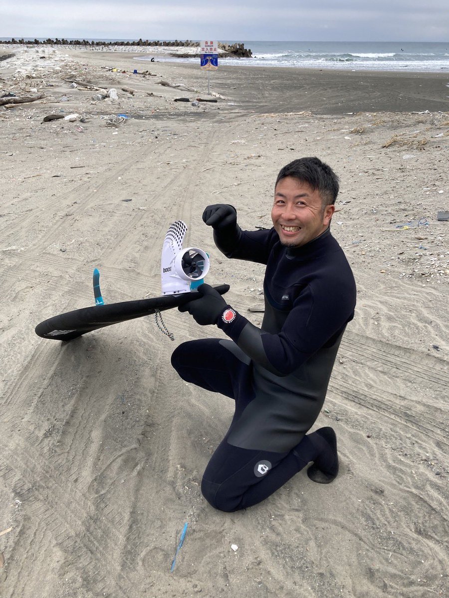 Jin16Otsuka's tweet photo. 早速海でお試し！
パドルしなくてもスイスイ進む！
テイクオフそんなに変わらない？
乗ってからは押される感じが違和感！　
感想まとめ
ミッドレングス〜ロングの方がハマりそう！
スモールコンディションでも試してみたい！
 #boostfin https://t.co/eJNt5KH1jg