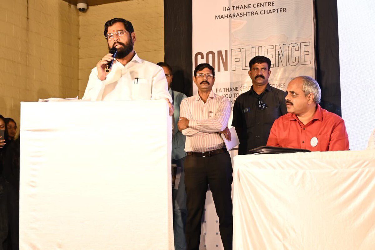 mieknathshinde's tweet photo. इंडियन इन्स्टिट्यूट ऑफ आर्किटेक्चर यांच्या वतीने आयोजित कार्यक्रमाला उपस्थित राहून जमलेल्या वास्तूविशारदांशी संवाद साधला. इंडियन इन्स्टिट्यूट ऑफ आर्किटेक्चर ही संस्था शंभर वर्षांहून जुनी असून तिच्या लौकिकात भर पडेल असे काम आपल्या सगळ्यांच्या हातून घडत असल्याचे मत व्यक्त केले. https://t.co/jYspAACPn3
