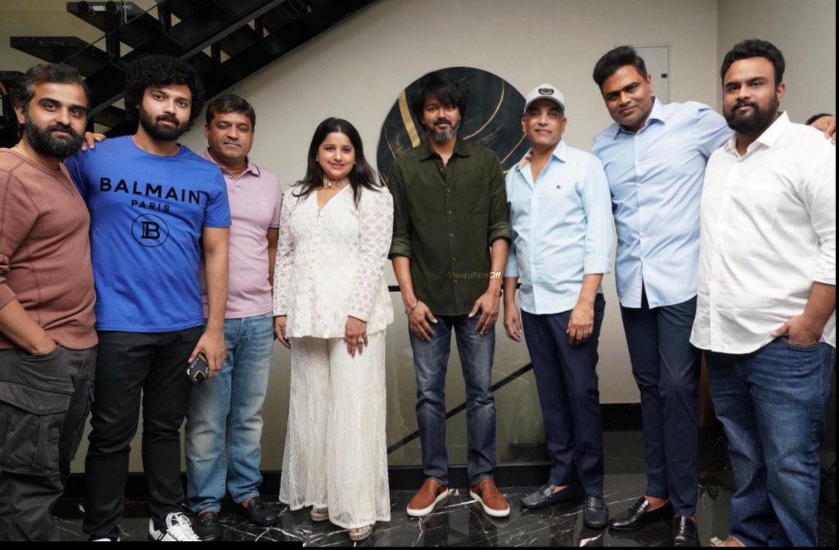 TVKHQNews's tweet photo. #TeamVarisu 🥳🎉

#Varisu @actorvijay 👑 https://t.co/SMELCPhoXt