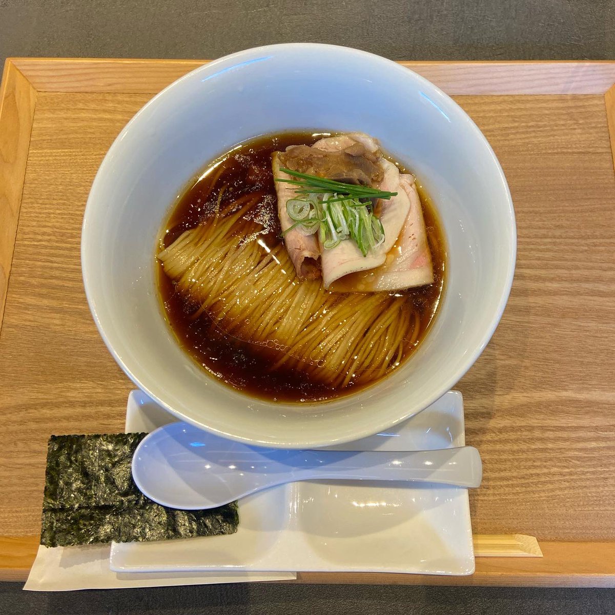 omochi_032's tweet photo. ずっと行きたかったラーメン屋さん🍜
本当に美味しかった✨ https://t.co/Q9AV0tYGfG