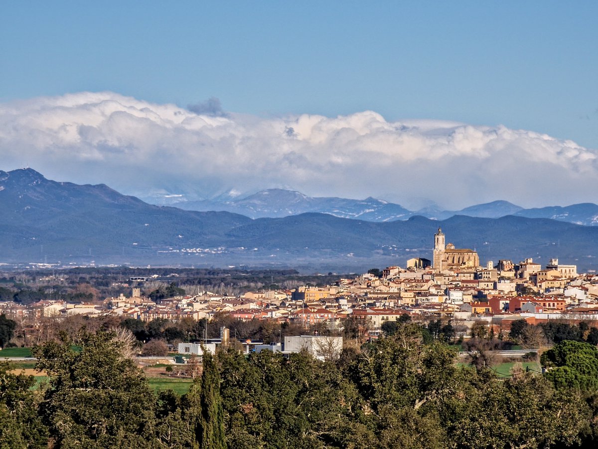 ✍️ Bon dia! Abriga't bé perquè continuen el fred, el vent i el torb. La foto, de Marc Gassó des de Llagostera
ccma.cat/el-temps/diume…