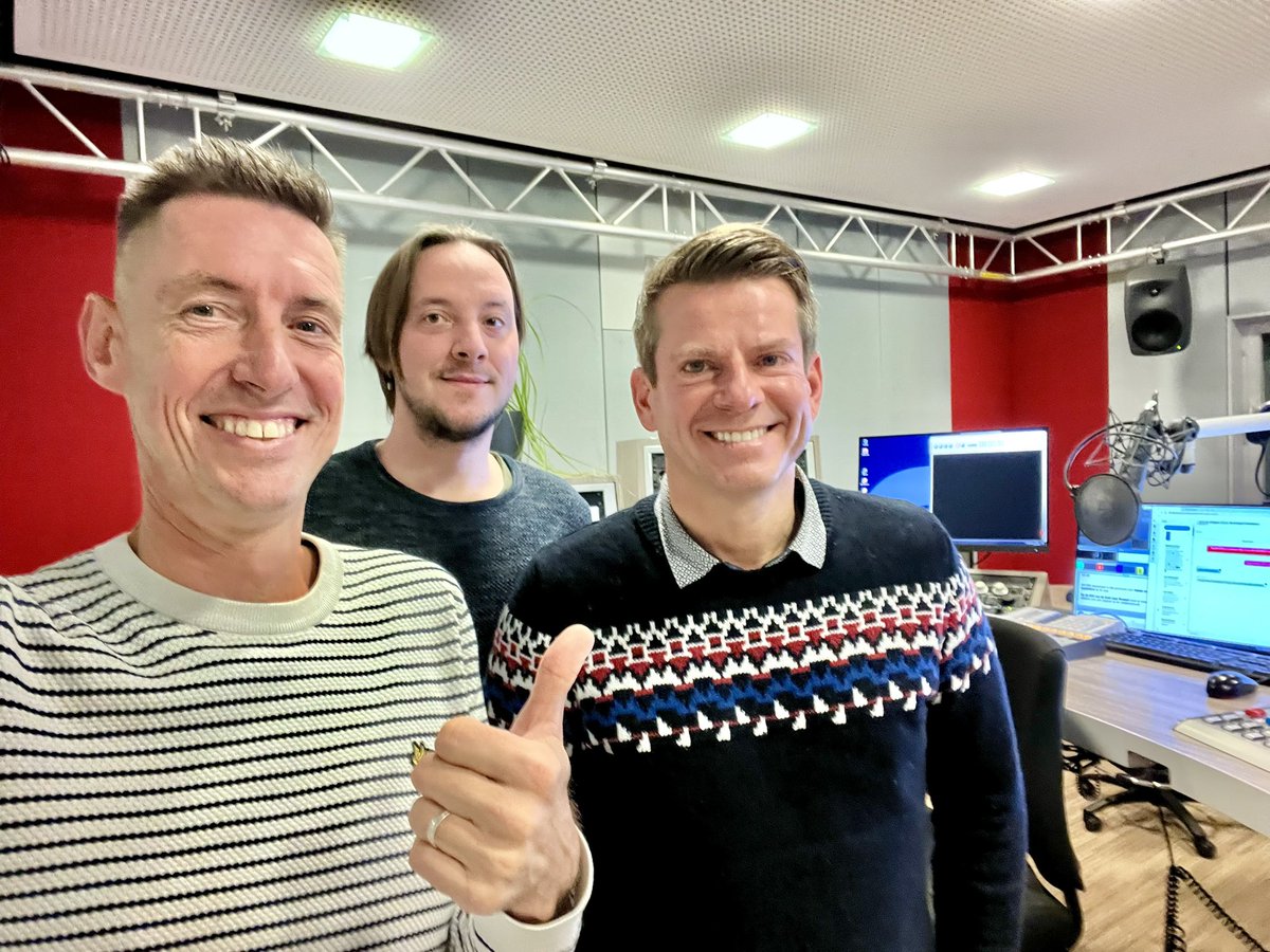 Vrijdagochtend werd de <a href="/vrtradio2/">radio2</a> app overspoeld door veeele super warme reacties over de laatste ‘Start Je Dag’. 🥰 Dat mocht ik 10 j in Antw. en 9 j in O-VL presenteren. Wat een trip. 🙏Big tx aan alle collega’s en 19 j partner in crime <a href="/DDehenauw/">David Dehenauw</a> . Ik pres nu bij R2 nationaal