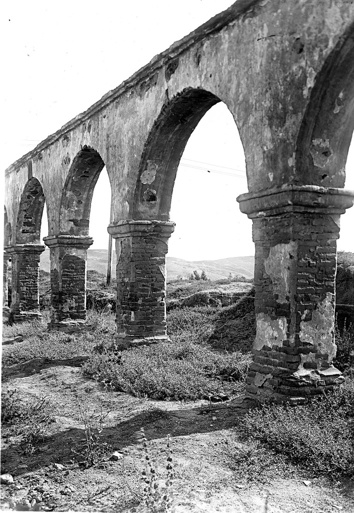 Arches at San Luis Rey Mission, Oceanside, California

📷Edward W. Cochems