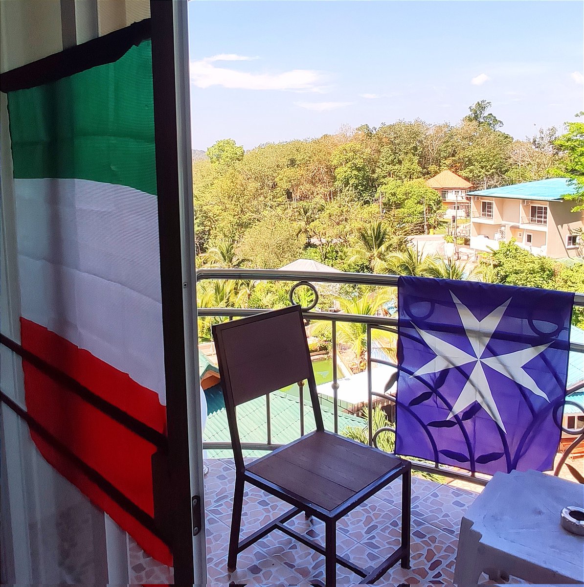 Alexdrastico88's tweet photo. Nel caso passasse qualche PiDiota anche in Thailandia
#costieraèpatria
#defendcostiera
#defenditaly
#afaticfamal
#pagalanato https://t.co/yvoM7zO6DJ