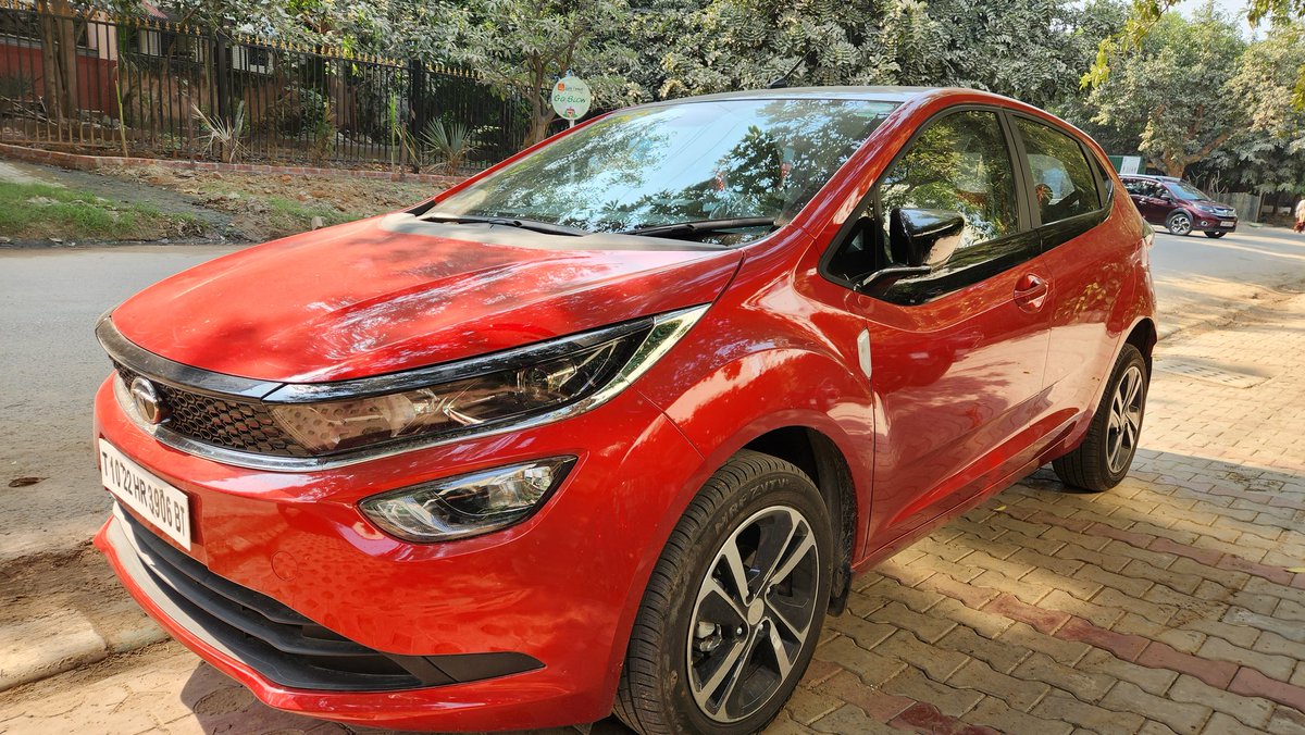 Djay434's tweet photo. #altroz #iturbo #tata completed an eventful 2000kms in my new red steed, yet to fully stretch her legs on the Yamuna and Taj expressway, but it sure drives quite well. Damn....it sure is a stunner! Gorgeous to look everytime 🤩 https://t.co/oo4dLtbIiw