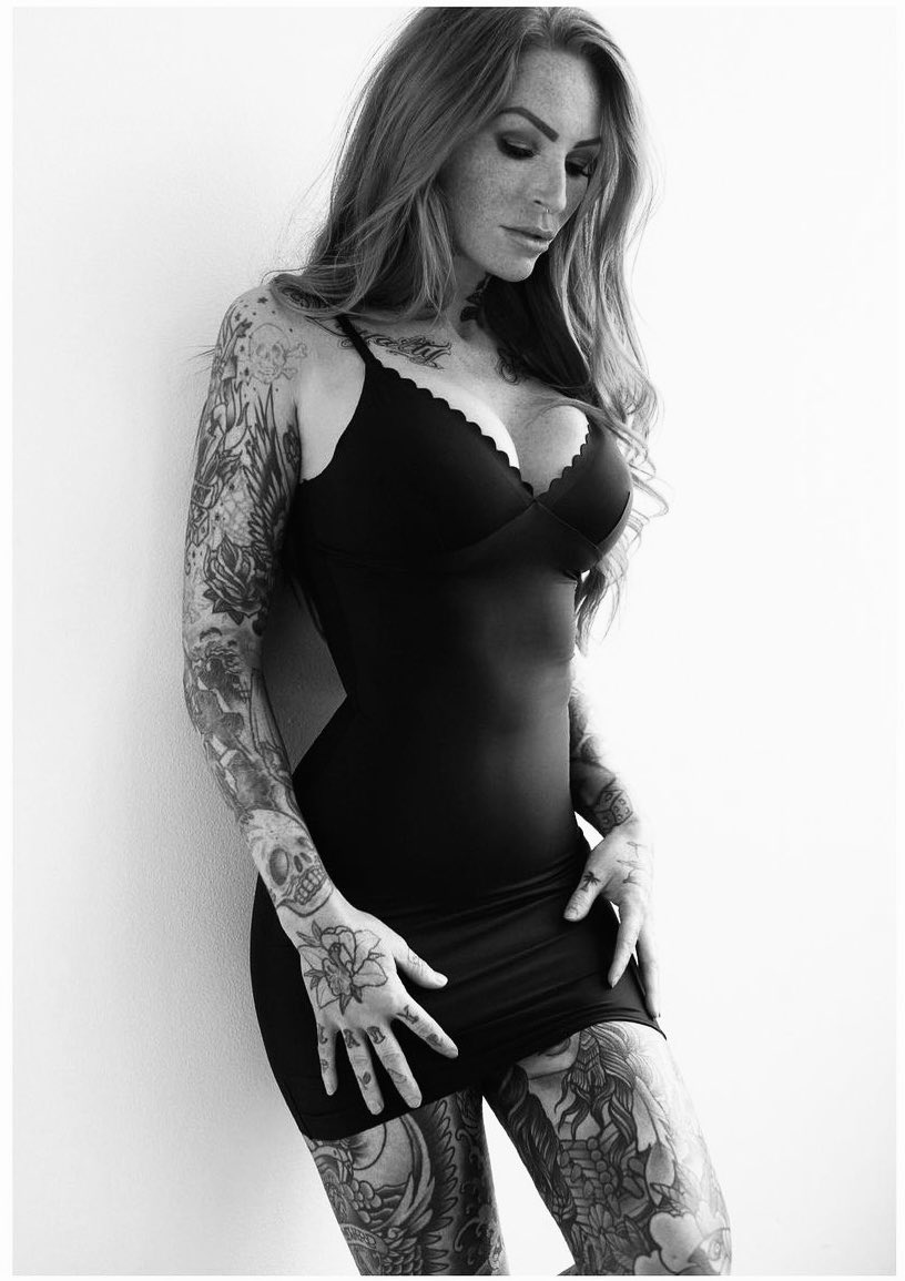 YS_BKLYN's tweet image. My weak spot #inkedbeauty  #tattoedbabe #modelmaterial #miniskirtdress