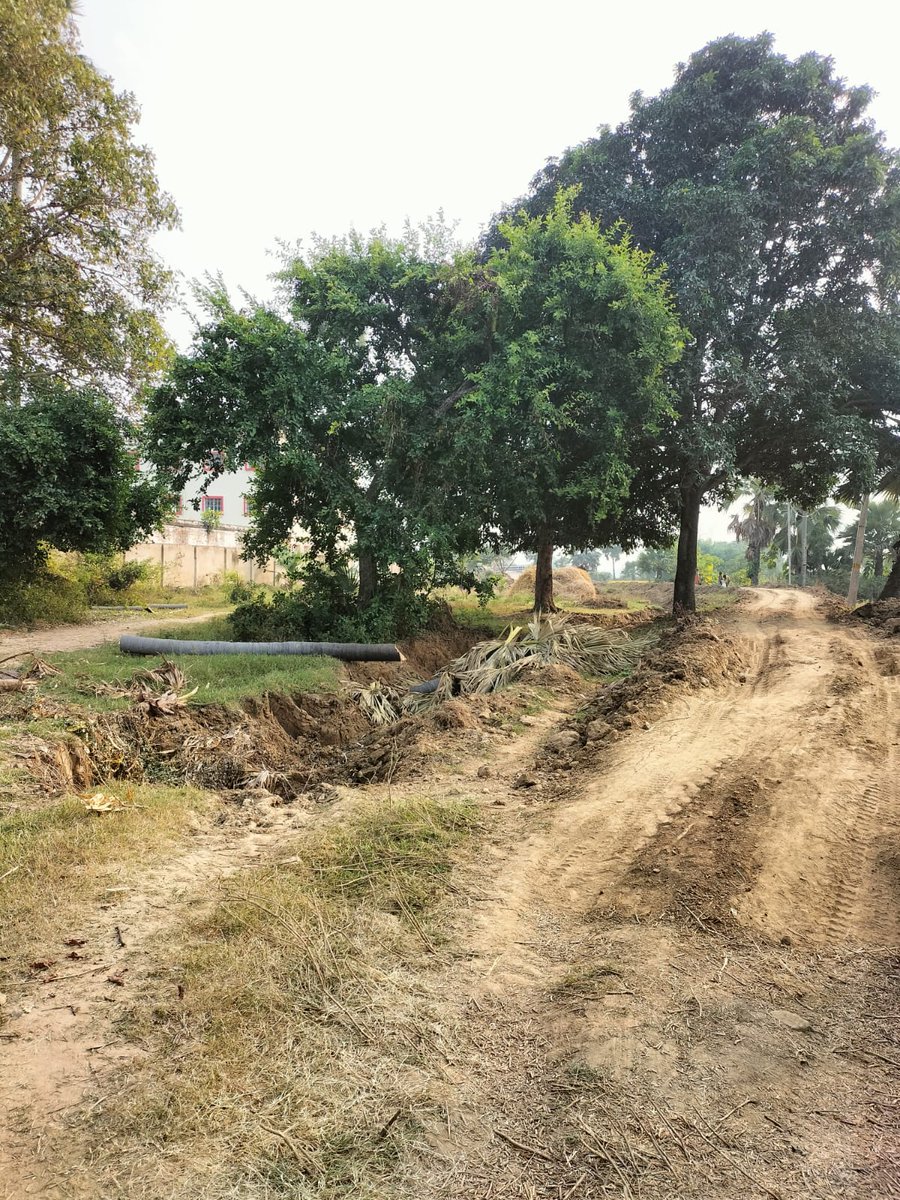 Alokje79's tweet image. निजी जमीन में, जहानाबाद JDU प्रखंड अध्यक्ष (रणधीर कुमार सिंह) के द्वारा जबरदस्ती रोड बनाया गया है।#JusticeForSC
@NitishKumar 
@yadavtejashwi