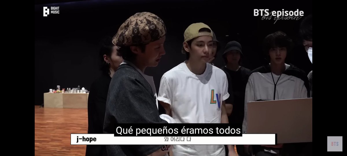 Maari22918033's tweet image. Los chicos no se acordaba muy bien de la coreografía de Mic Drop 😭😭 #Bts #Btsrun @BTS_twt