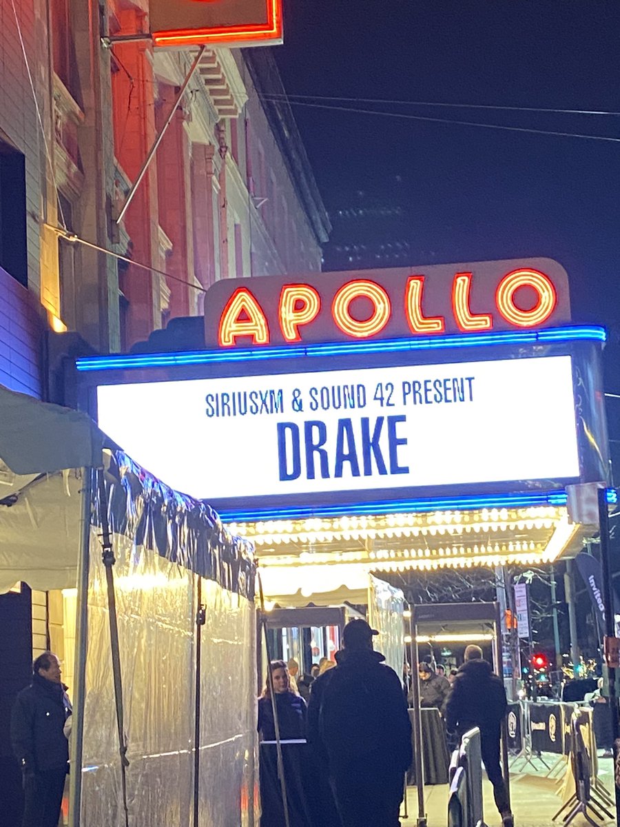 BriaCheri_'s tweet photo. What a night! #drake #apollotheater https://t.co/UTMPa3DAr5