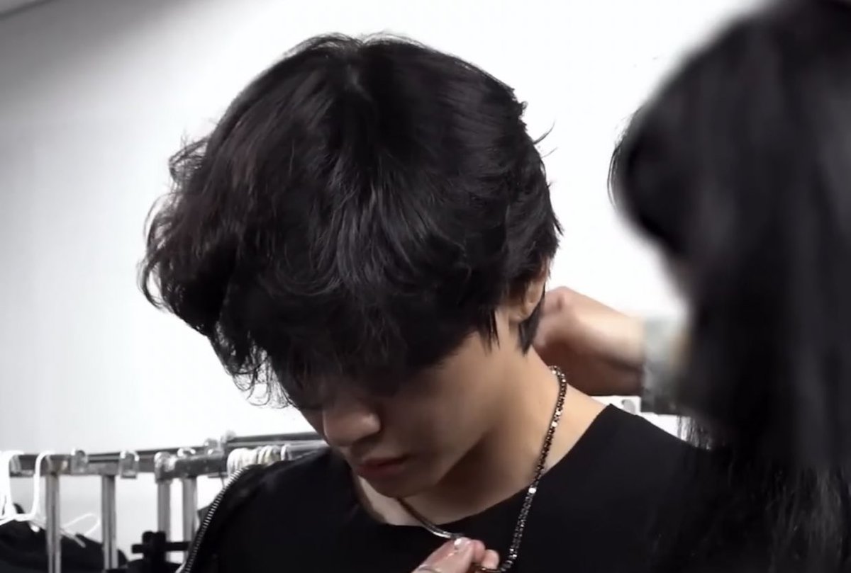 Taehyungimpact's tweet photo. Oh to be Taehyung’s stylist https://t.co/cjKEOfnCLI
