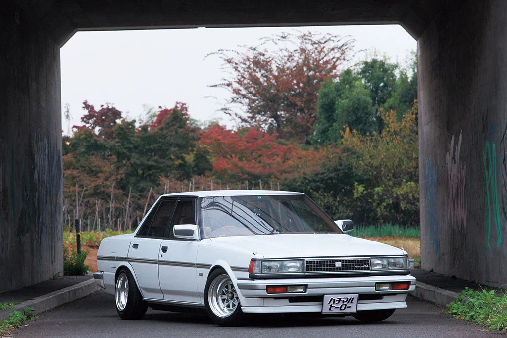 71クレスタ乗ってる時の運転姿勢(偏見)  