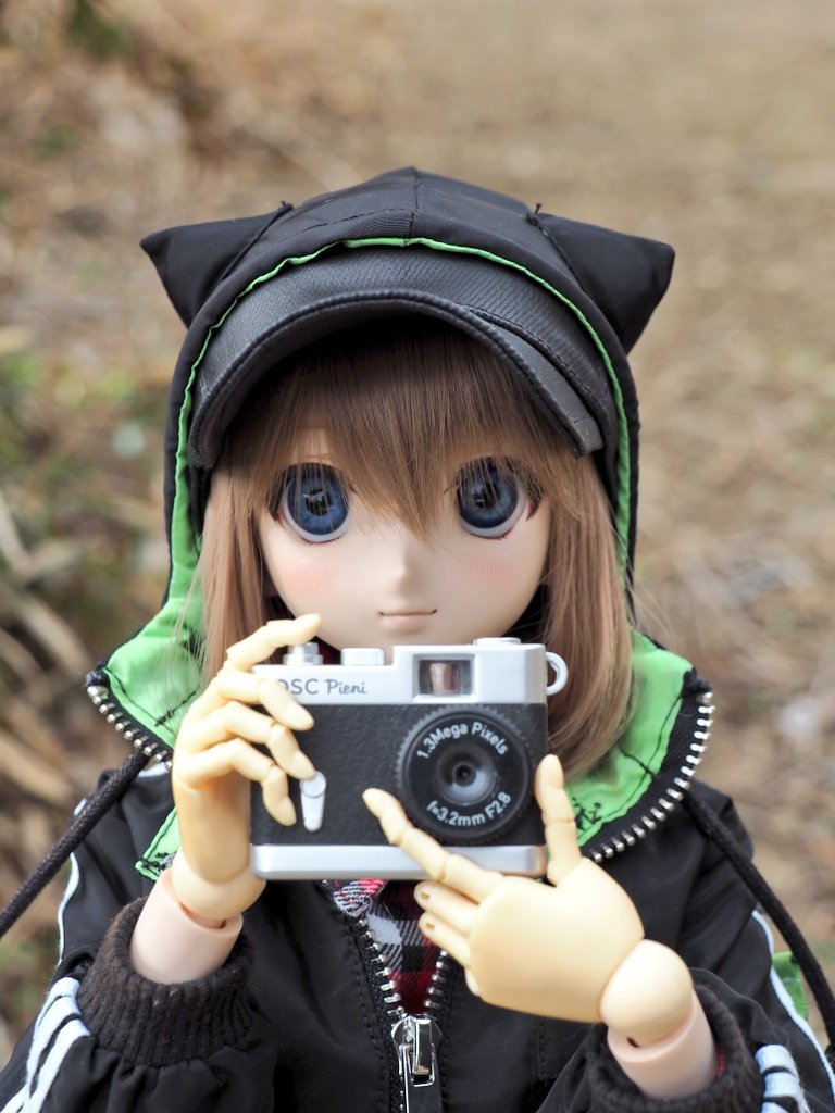 Growler_1121_'s tweet photo. ドールが持つものを人間が持っているかのように見せるのが自分のこだわり
#うちのこかわいい
#ドール
#pieniII
#トイカメラ https://t.co/w0g5534XMc