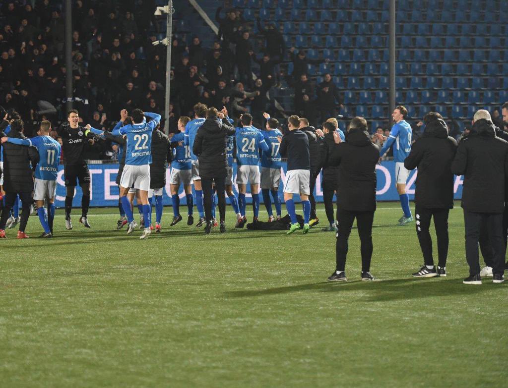 tomask2000's tweet image. Happy to make my @mijnfcdenbosch debut! 3 points ✅                                                 Fans were class 😍💙🤍