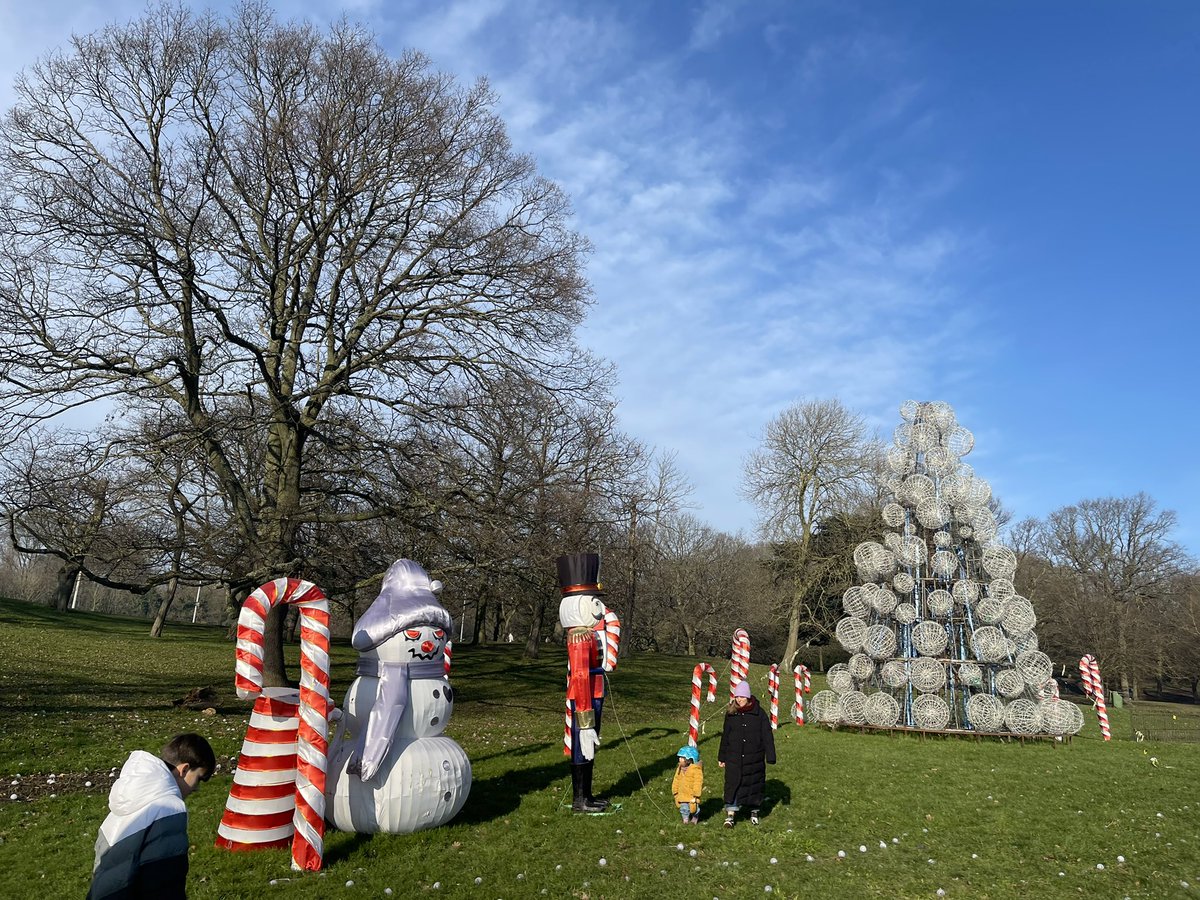 GaReth_Rutter's tweet photo. Why pay £75 for a family ticket from #lightopia, when you can see all the stuff they left dumped in Crystal Palace after the company went bust, most likely trousering the profit and not paying the park or suppliers anything. https://t.co/VjGytcUgoZ