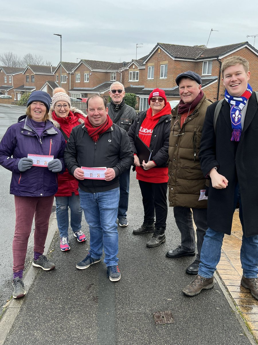 Fantastic start to our Labour local election campaign in Stanley & Outwood this weekend. We spoke to dozens of residents over three positive sessions. Thanks to all who came to help us hit the ground running!🌹✊ #labourdoorstep