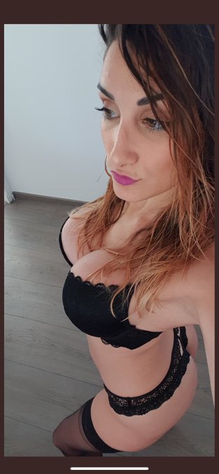 Rejoins ma copine @chloesanchezx et d&eacute;couvre ses vid&eacute;os en solo, en duo et m&ecirc;me en trio ! Elle adore<a class="tags" href="/tag/chloesanchezx">@chloesanchezx</a>