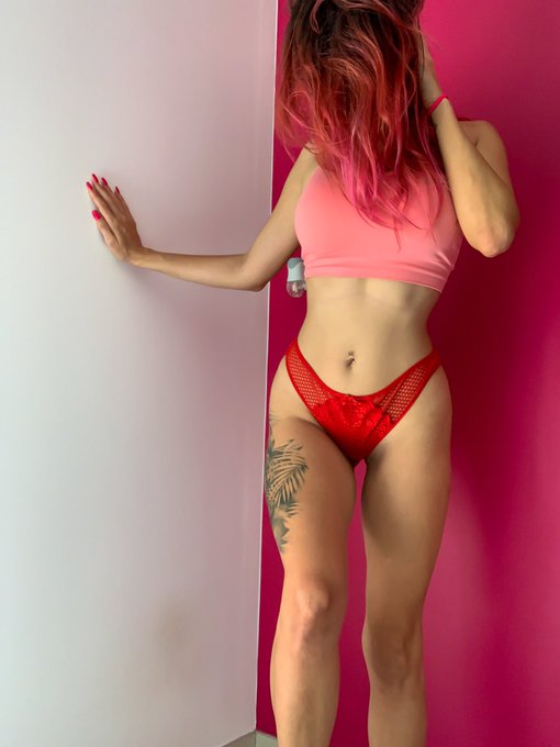 Rejoins ma copine @chloesanchezx et d&eacute;couvre ses vid&eacute;os en solo, en duo et m&ecirc;me en trio ! Elle adore<a class="tags" href="/tag/chloesanchezx">@chloesanchezx</a>