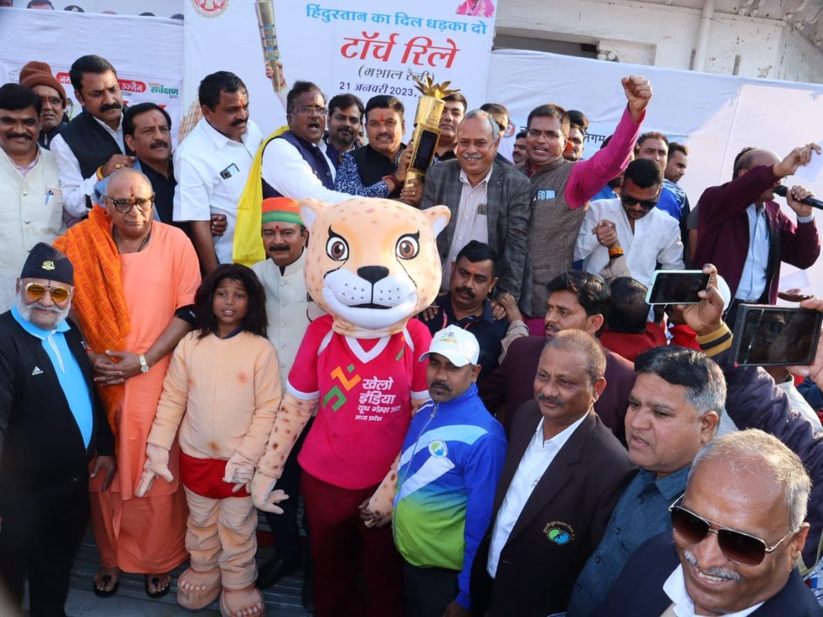 MP_DSYW's tweet photo. 'हिंदुस्तान का दिल धड़का दो'

उज्जैन में #KheloIndiaYouthGames2022 के प्रचार-प्रसार के लिए टॉर्च रिले निकाली गई
टॉर्च रिले में #KIYG2022 की मेसकट 'आशा' और मोगली ने भी हिस्सा लिया

@CMMadhyaPradesh  @yashodhararaje 
#KheloIndia #KIYG2022 #KheloIndiaInMP #HindustanKaDilDhadkaDo https://t.co/P3Psh0VbVR