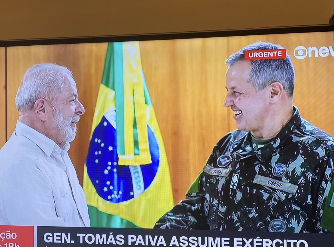 brunomed5's tweet photo. @CmdoCMS @exercitooficial @fab_oficial DEPOSITAMOS TODA NOSSA ESPERANÇA EM VOCÊS. COMO FOMOS IDIOTAS EM REFUTAR OLAVO DE CARVALHO. VOCÊS ENTREGARAM A NAÇÃO, FORAM CONIVENTES COM A USURPAÇÃO DE NOSSA LIBERDADE. PAGARÃO COM A JUSTIÇA DE DEUS. É O QUE O POVO TEM. DEUS É O SENHOR DOS EXÉRCITOS. https://t.co/dQbFSItOfM