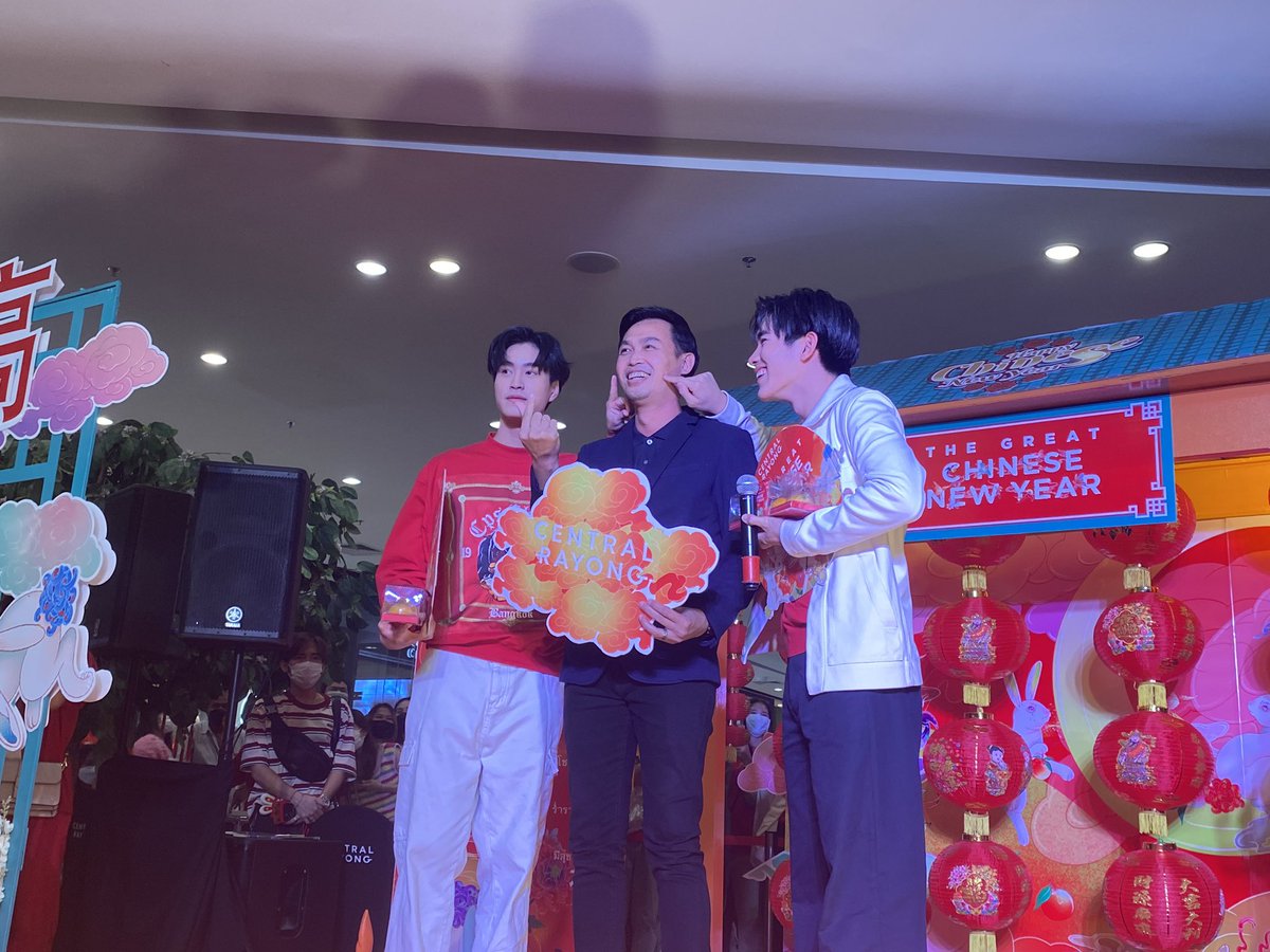 Kanny_CT's tweet photo. ก็จิ้มแก้มผู้บริหารโชว์ไปเลยสิจ๊ะ #ตรุษจีนเซ็นยองXเจมีไนน์โฟร์ท https://t.co/LmvLaXHqL3