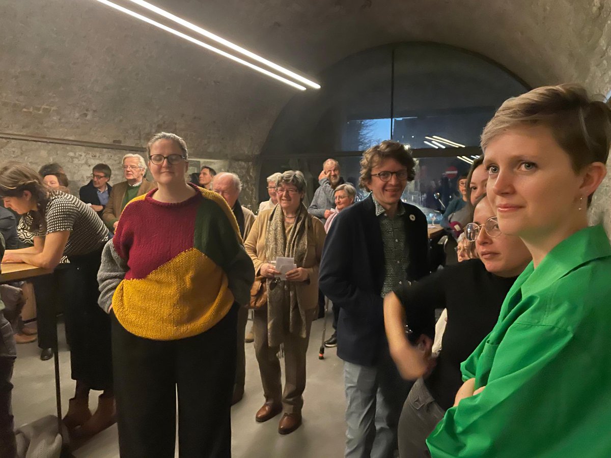 GroenIeper's tweet image. Gisteren genoten van de eerste nieuwjaarsreceptie sinds 2020! 💚 

Veel blije gezichten van over heel West-Vlaanderen, meer dan 100 aanwezigen en een fantastische tentoonstelling over Louise De Hem kleurde de dag. 🎉