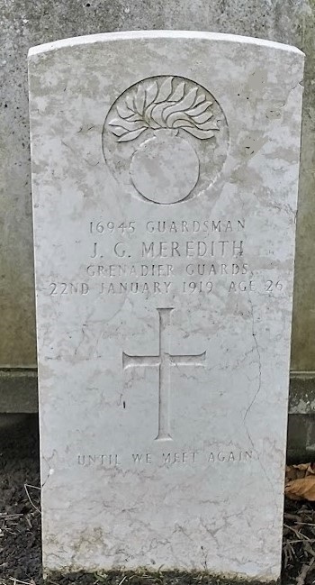 LockleyFrank's tweet image. #Onthisday Guardsman John George Meredith of the Grenadier Guards died on 22th January 1919 aged 26.  He is buried in his home town of Willenhall near Wolverhampton in St Giles Churchyard, the church where he was baptised in January 1893. #EOHO @CWGC.