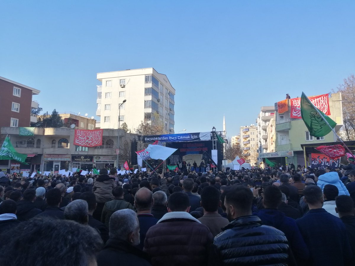 Kuran na yapılan saygısızlığı şiddetle kınıyoruz ve naletliyoruz (kafirler için yaşasın cehennem)