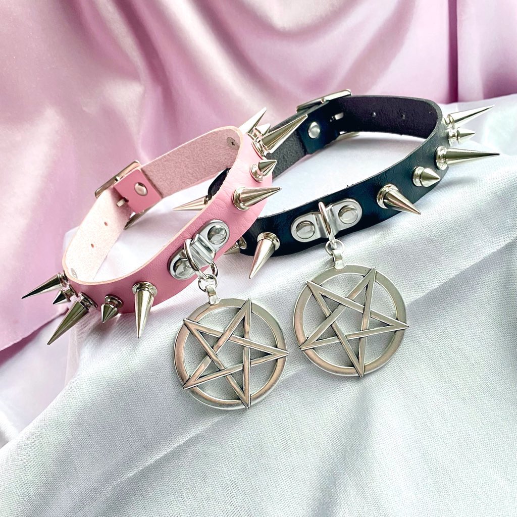 HellxKiitten's tweet photo. 𝐇𝐚𝐧𝐝𝐦𝐚𝐝𝐞 𝐂𝐡𝐨𝐤𝐞𝐫𝐬 &amp; 𝐀𝐜𝐜𝐞𝐬𝐨𝐫𝐢𝐞𝐬𝐬
♡  ɪ ꜱʜɪᴘ ᴡᴏʀʟᴅᴡɪᴅᴇ ♡

:･ﾟ✧ 𝗜𝗻𝘀𝘁𝗮𝗴𝗿𝗮𝗺: 𝘅𝗸𝗶𝘁𝘁𝘆.𝗰𝗼𝗹𝗹𝗮𝗿𝘀 ✧･ﾟ:

✧  𝐄𝐭𝐬𝐲 𝐒𝐡𝐨𝐩 𝐋𝐢𝐧𝐤: ✧ 
https://t.co/ZYdkM6dlV5 https://t.co/DOE20ZOyQu