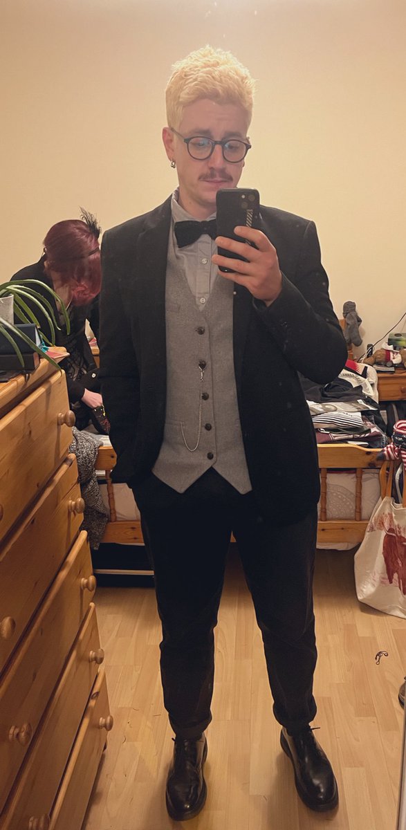 Petty Cassettes (@pettycassettes) on Twitter photo Was it a #GreatGatsby night or more of a <a href="/FantasticBeasts/">Fantastic Beasts</a> kinda thing?
Anyway I was either the fruitiest mobster in the room or the <a href="/AliExpress_EN/">AliExpress</a> version of #Grindelwald
<a href="/jk_rowling/">J.K. Rowling</a> please add an Italian wizard to the series! 🤌🏻🤌🏻🪄🪄 Was it a #GreatGatsby night or more of a <a href="/FantasticBeasts/">Fantastic Beasts</a> kinda thing?
Anyway I was either the fruitiest mobster in the room or the <a href="/AliExpress_EN/">AliExpress</a> version of #Grindelwald
<a href="/jk_rowling/">J.K. Rowling</a> please add an Italian wizard to the series! 🤌🏻🤌🏻🪄🪄