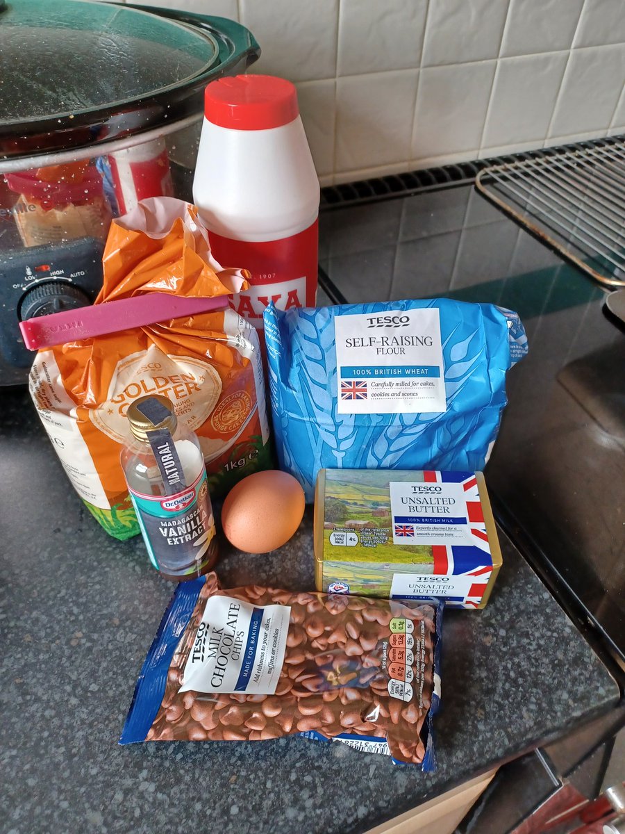 Sarahbo54291311's tweet photo. We've had a wonderful morning trying out one of the North American Food Technology recipes. Delicious chocolate chip cookies ๐ช Apple Pie recipe next week. @MrsMellingClass @St_Wilfrids_CE #Y5HomeLearningDT https://t.co/AcC40ZaD4s