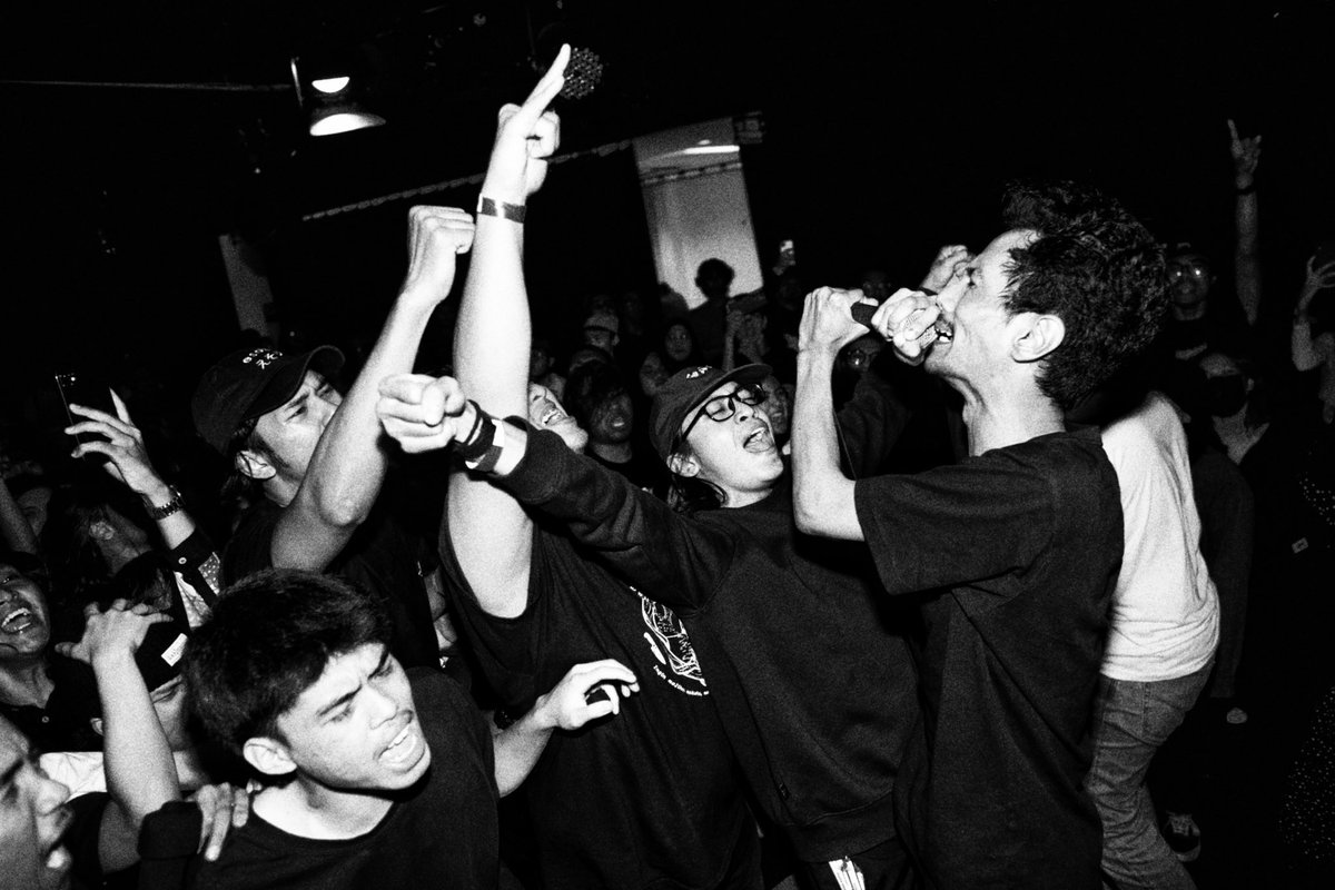 It was around this time that we opened the door for “secukup-nya” while the rest of the night is history !

We hope you guys enjoyed that one like we did !.

Thank you and see you on the next one ❤️
<a href="/TresEmpre/">Tres Empre</a> <a href="/transitionsmy/">Transitions</a> <a href="/servantsmy/">S E R V A N T S</a> <a href="/heavsidekl/">NEW EP OUT NOW !</a> <a href="/zerophobiamy/">𝐙𝐄𝐑Ø𝐏𝐇𝐎𝐁𝐈𝐀</a> 

📸: <a href="/_norzahir/">𝐇𝐚𝐢𝐫𝐢𝐏𝐮𝐭𝐞𝐡</a>