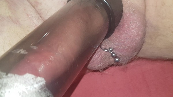 Aufregende Spiele mit Vakuumpumpe. Ein neues Video aus meiner bizarren Welt ist online:  bdsmstudio-virtual.com